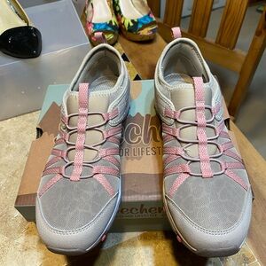 Skechers Seager Hikers size 9
